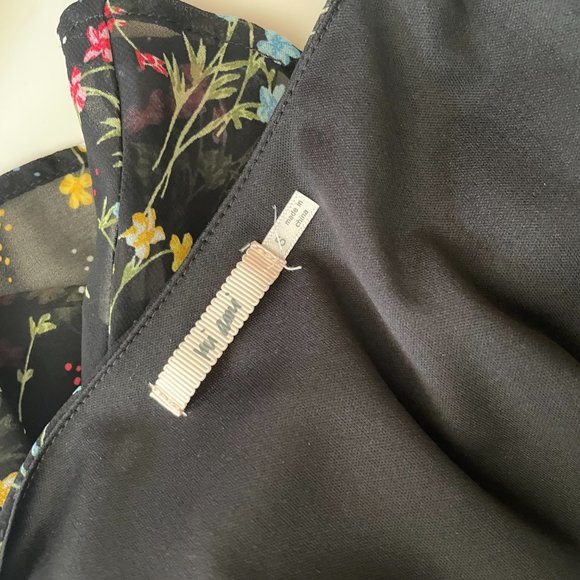 Mi Ami dark floral wrap around top size small - Picture 6 of 6
